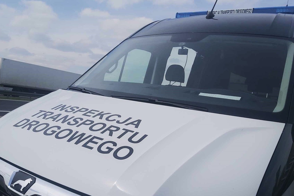 Inspektorzy ITD odwrócili jego prawo jazdy i... od razu go uziemili. Mandat to początek