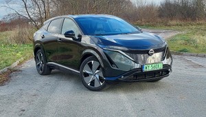 Modny SUV z napędem 4x4 i elektrycznym silnikiem. Czy to recepta na sukces?