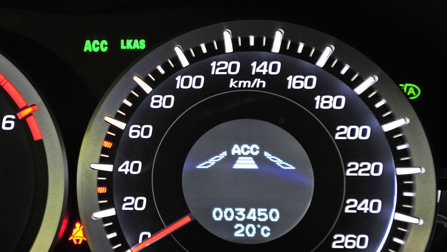 Aktywny tempomat to funkcja określana skrótem ACC – Adaptive Cruise Control
