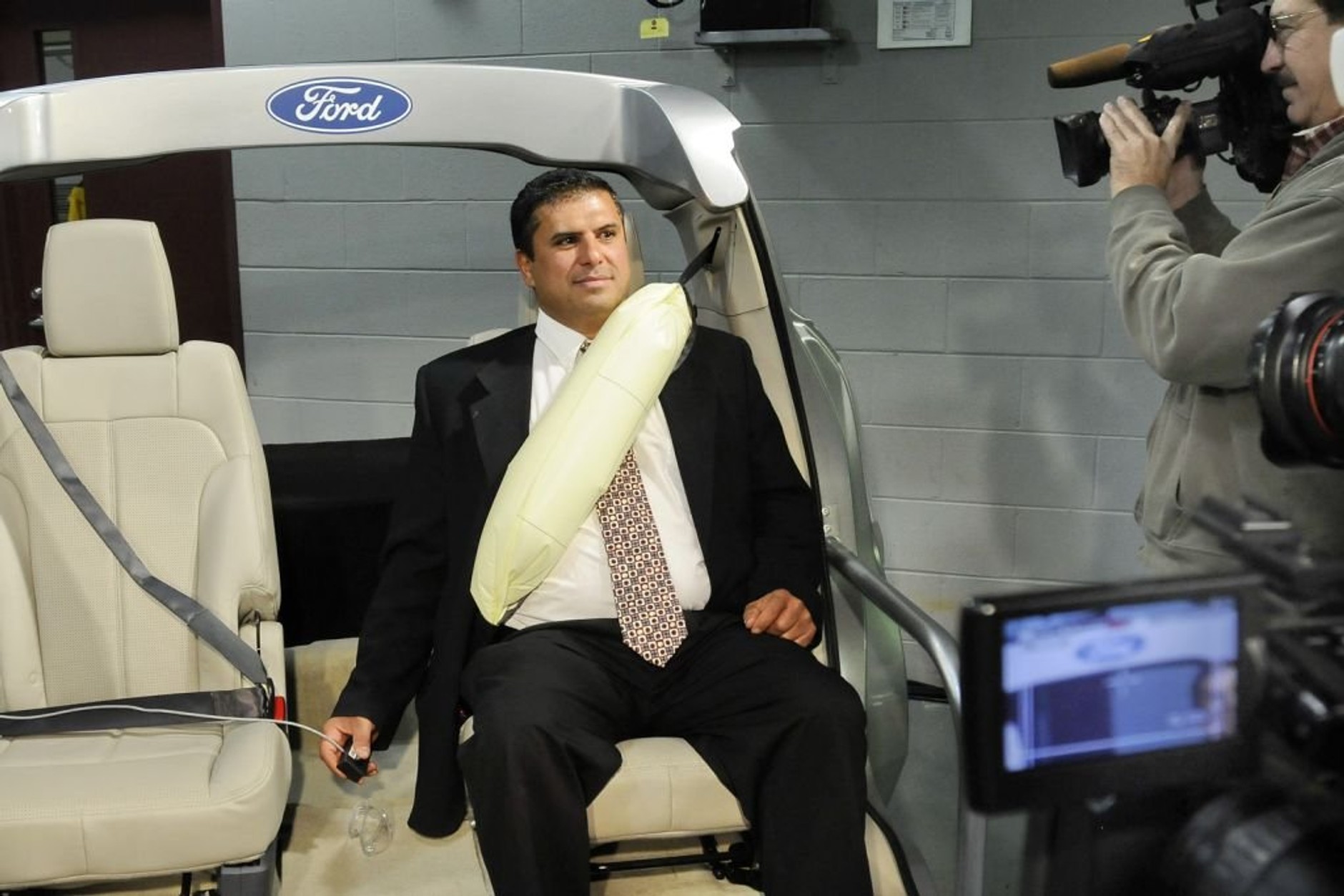 Ford prezentuje pierwsze nadmuchiwane pasy bezpieczeństwa