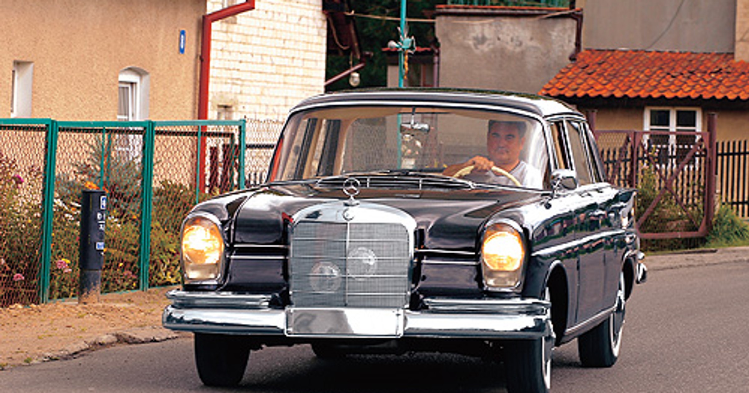 Mercedes-Benz 220 S - Prekursor bezpieczeństwa