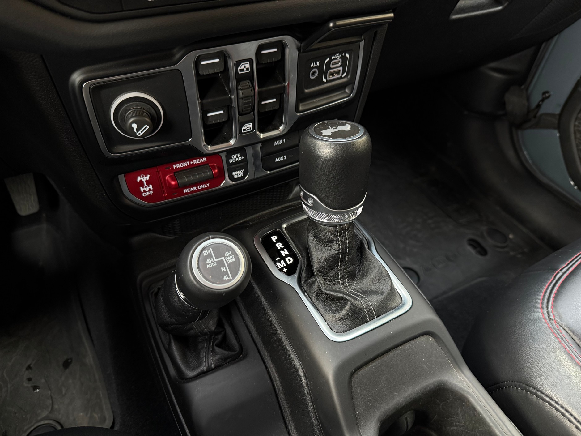 Jeep Wrangler vs Toyota Land Cruiser