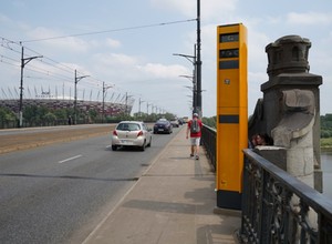 Fotoradary na moście Poniatowskiego nie działają, ale i tak spełniają swoją rolę