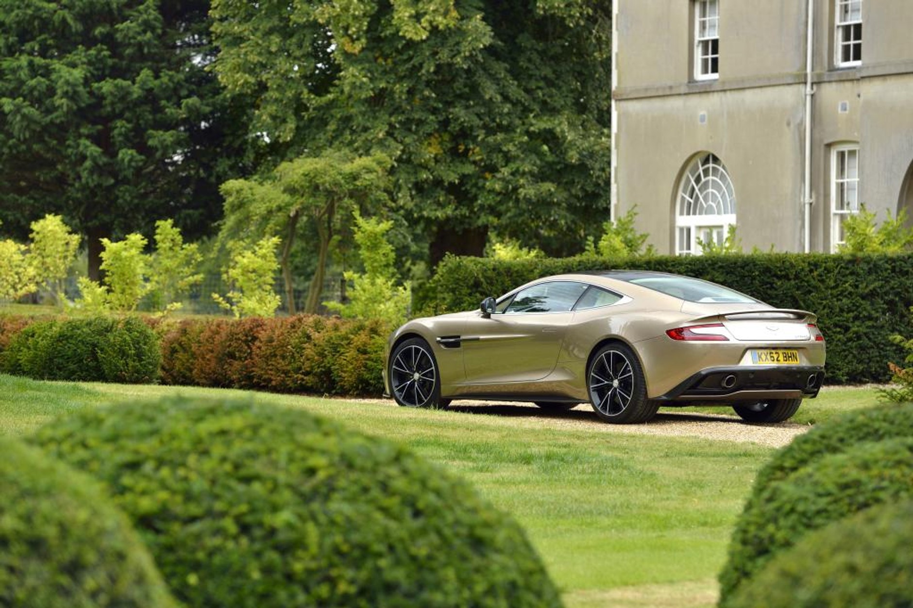 Jak jeździ Aston Martin Vanquish?