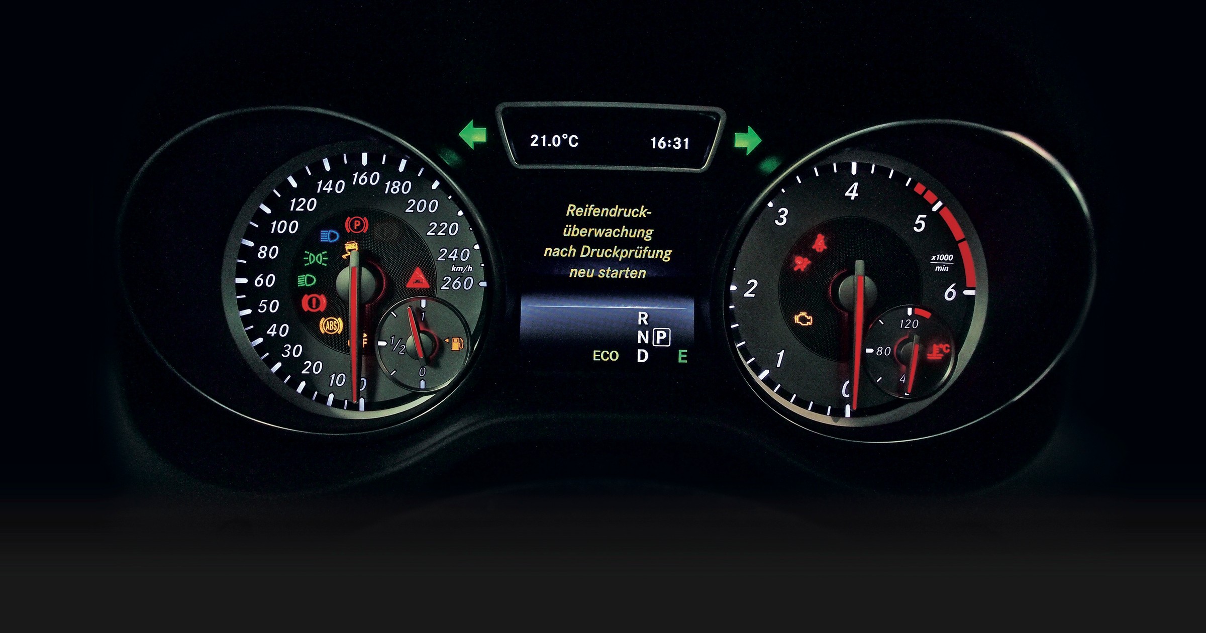 Kontrolki w samochodzie mają różne znaczenie. Czasem lepiej od razu wyłączyć silnik, niż kontynuować jazdę, bo można zniszczyć auto i być w niebezpieczeństwie