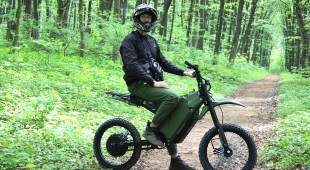 Ukraińska armia potrzebuje elektrycznych motocykli, bo są ciche