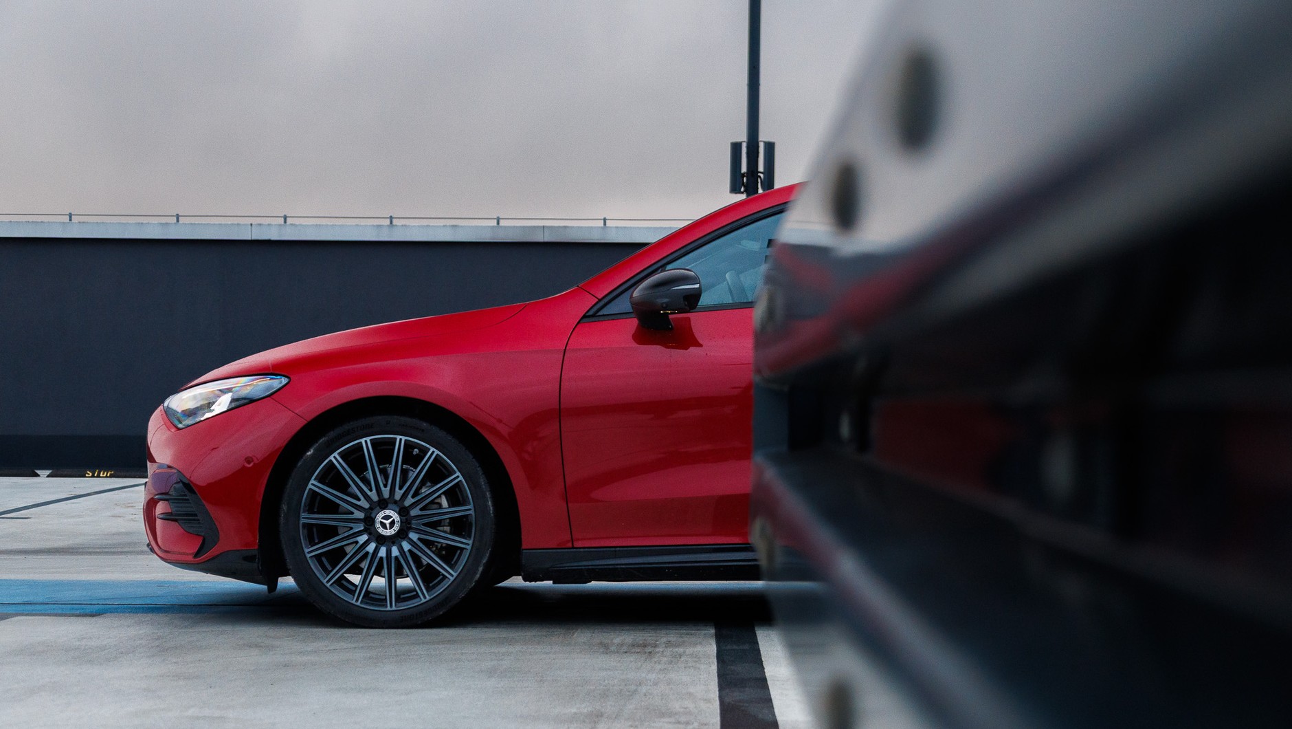 Nowy Mercedes CLA to już trzecia generacja tego modelu. Wygląd jednak nie daje wątpliwości, jaki to jest model