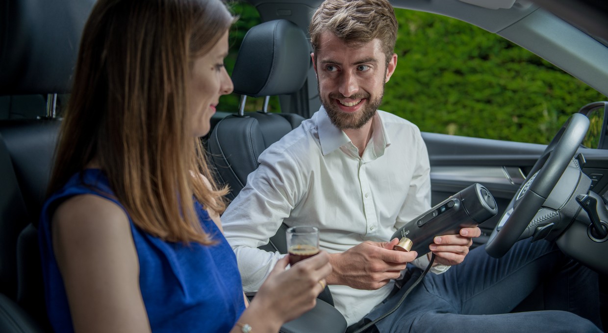 Od czujników po ekspres: 9 gadżetów do samochodu