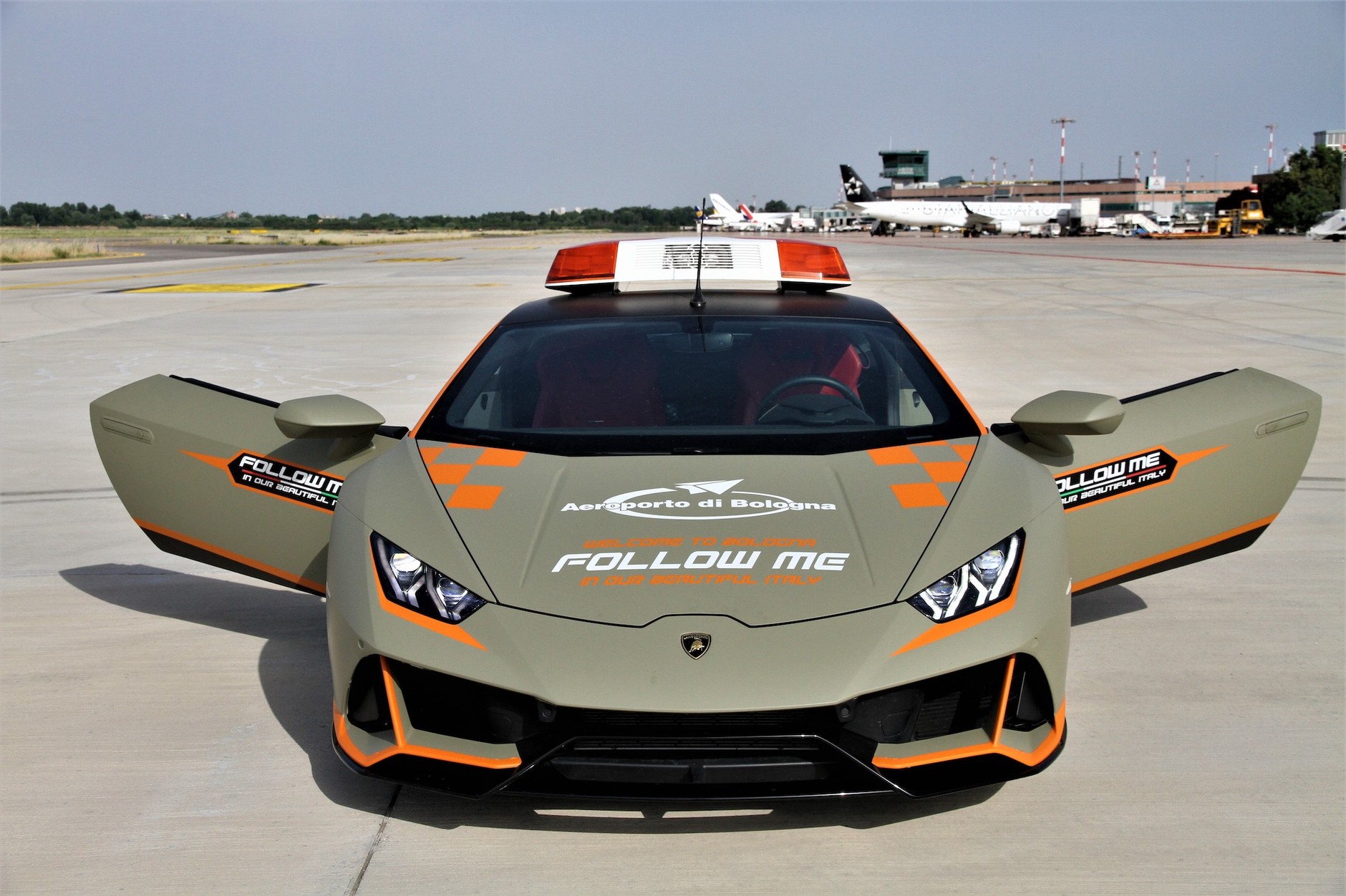 Lamborghini Huracan Evo jako auto Follow Me