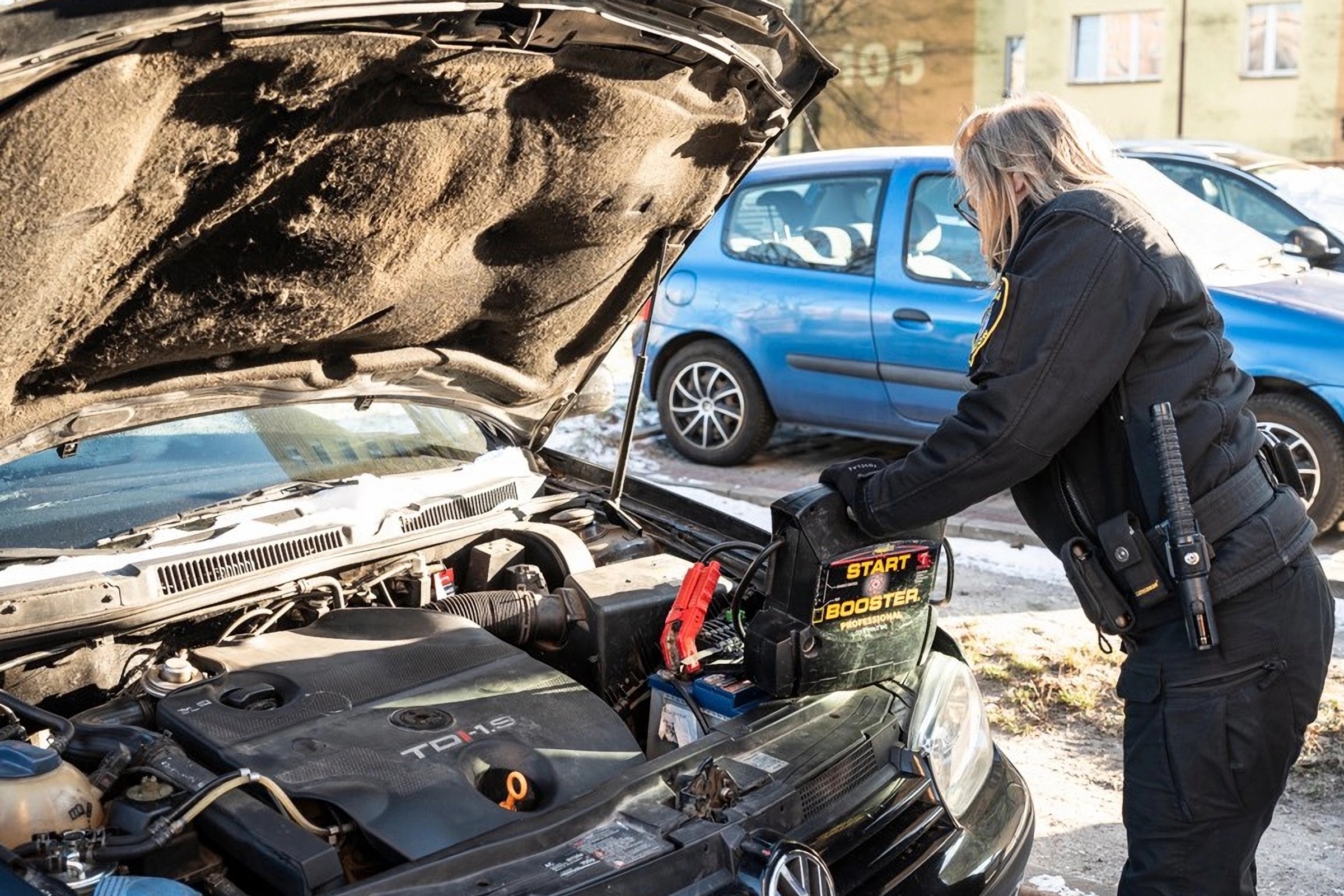 Podobno straż miejska za darmo pomaga odpalić auta. Sprawdziłem miejską legendę