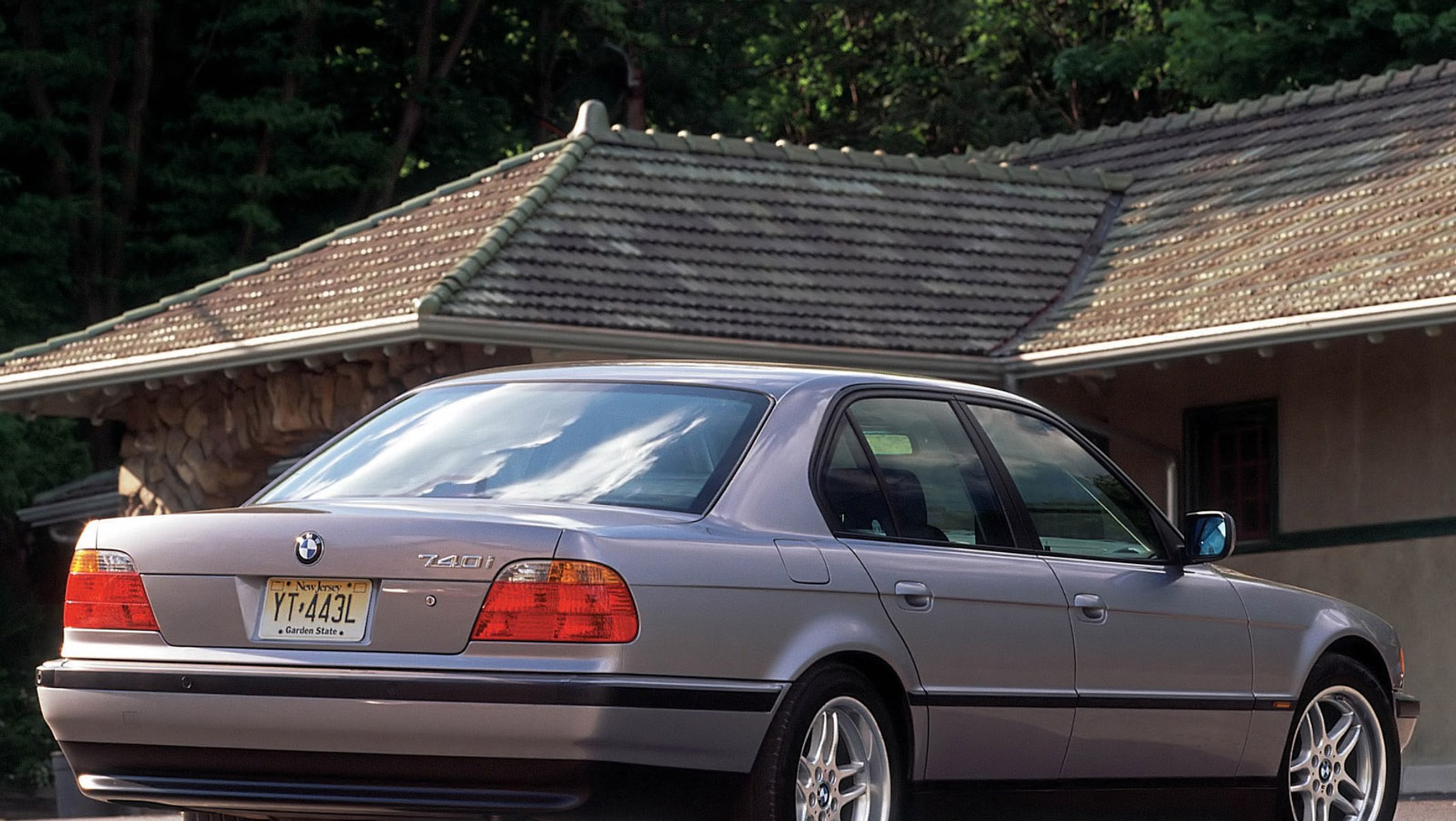 Stylistyka BMW została przygotowana w zgodzie ze starą szkołą bawarskiego wzornictwa.