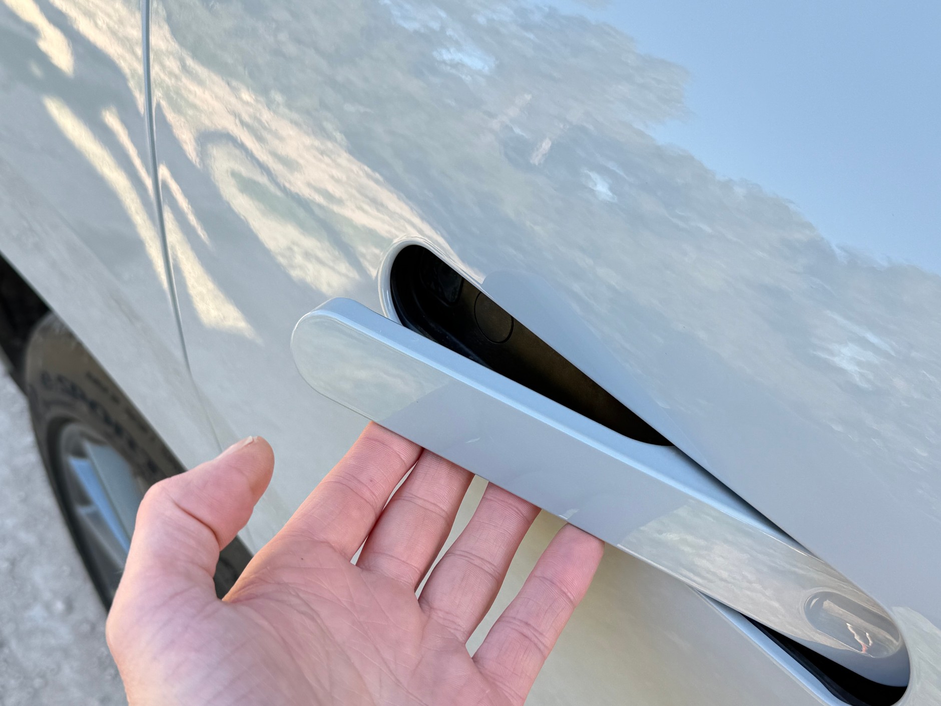 Leapmotor C10 REEV – klamki jak w Tesli