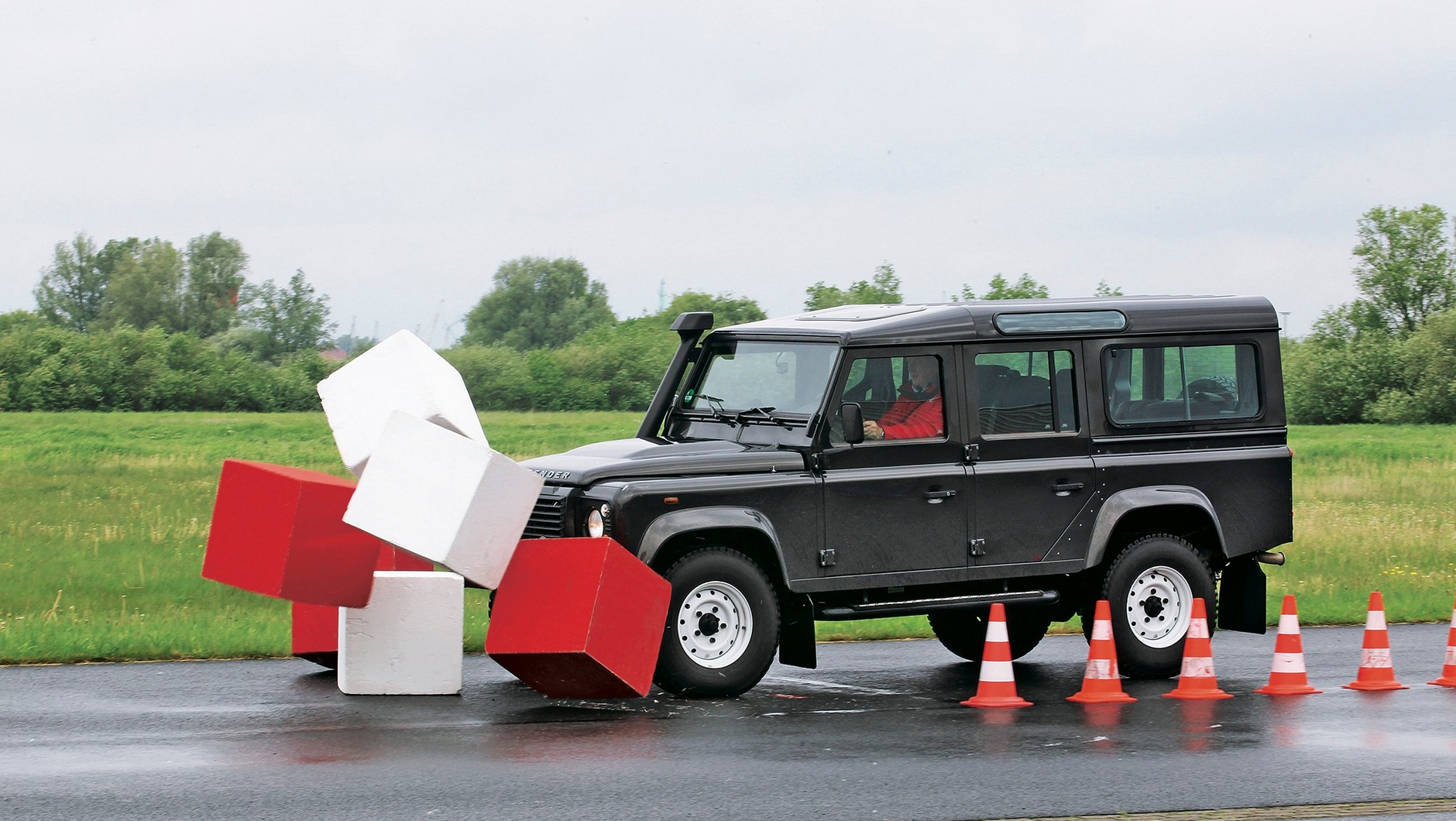 Land Rover Defender 110