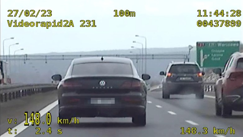 Policjanci zatrzymali kierowcę, który przekroczył prędkość. To nie był jedyny wybryk mężczyzny