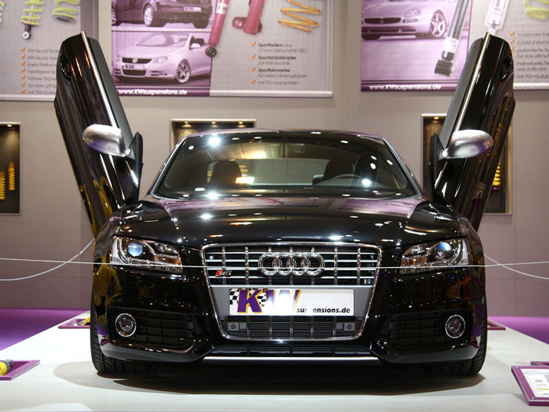 Essen Motor Show 2007 - Latające maszyny i piękne modelki (fotogaleria 2)