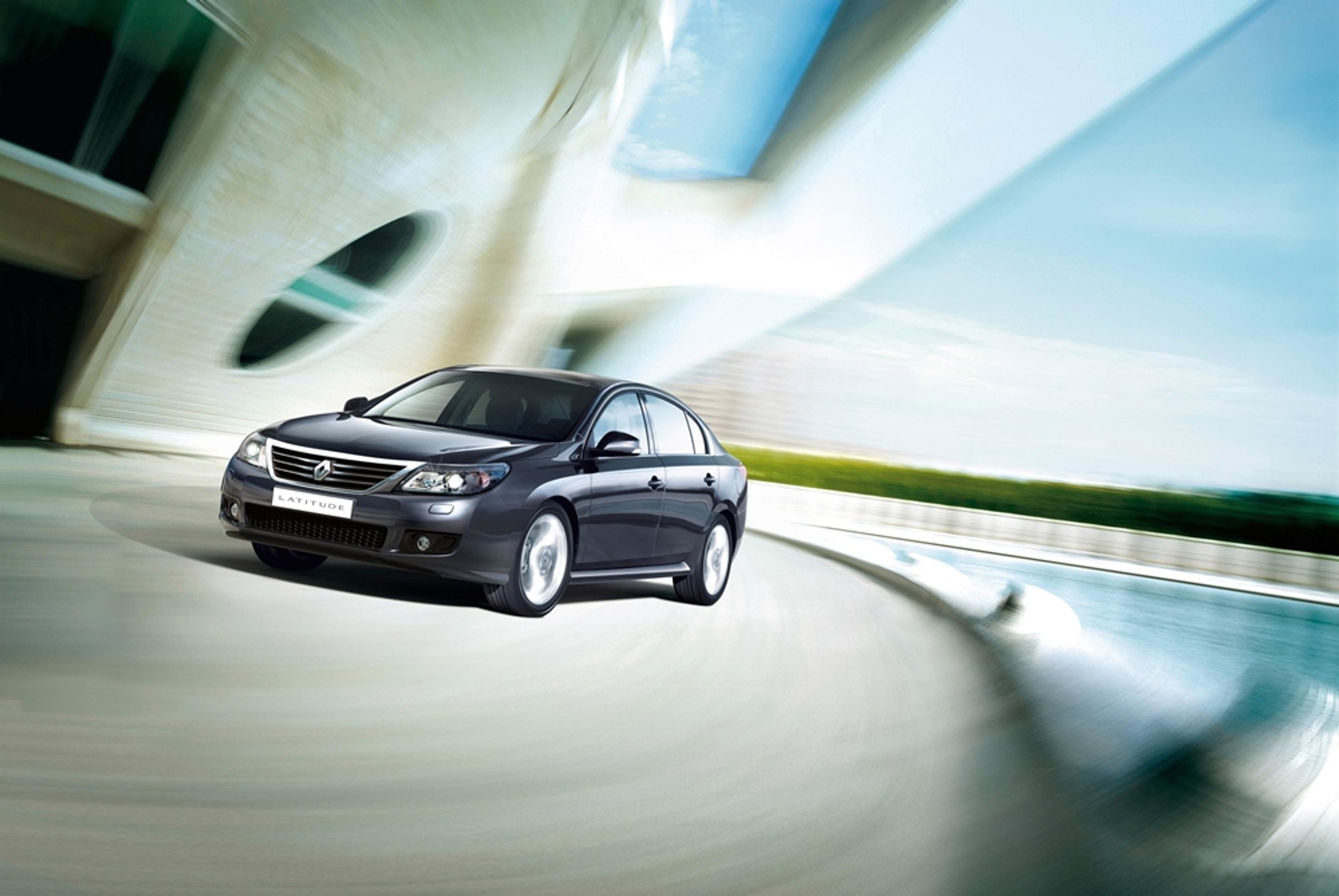 Renault Latitude – jonizuje, masuje, dopieszcza, robi dobrze