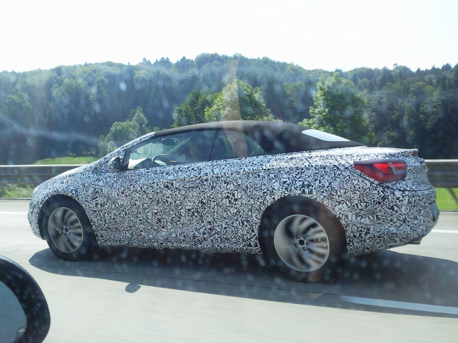 Opel Astra IV Cabrio wyszpiegowany