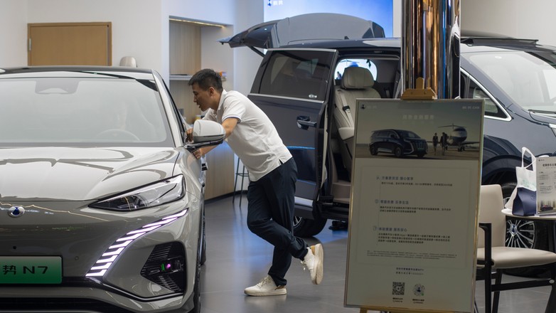 Na chińskim rynku motoryzacyjnym panuje zastój – spadki rok do roku zbliżają się do 30 proc.. Dla wielu koncernów jedynym ratunkiem pozostaje zwiększenie eksportu. 