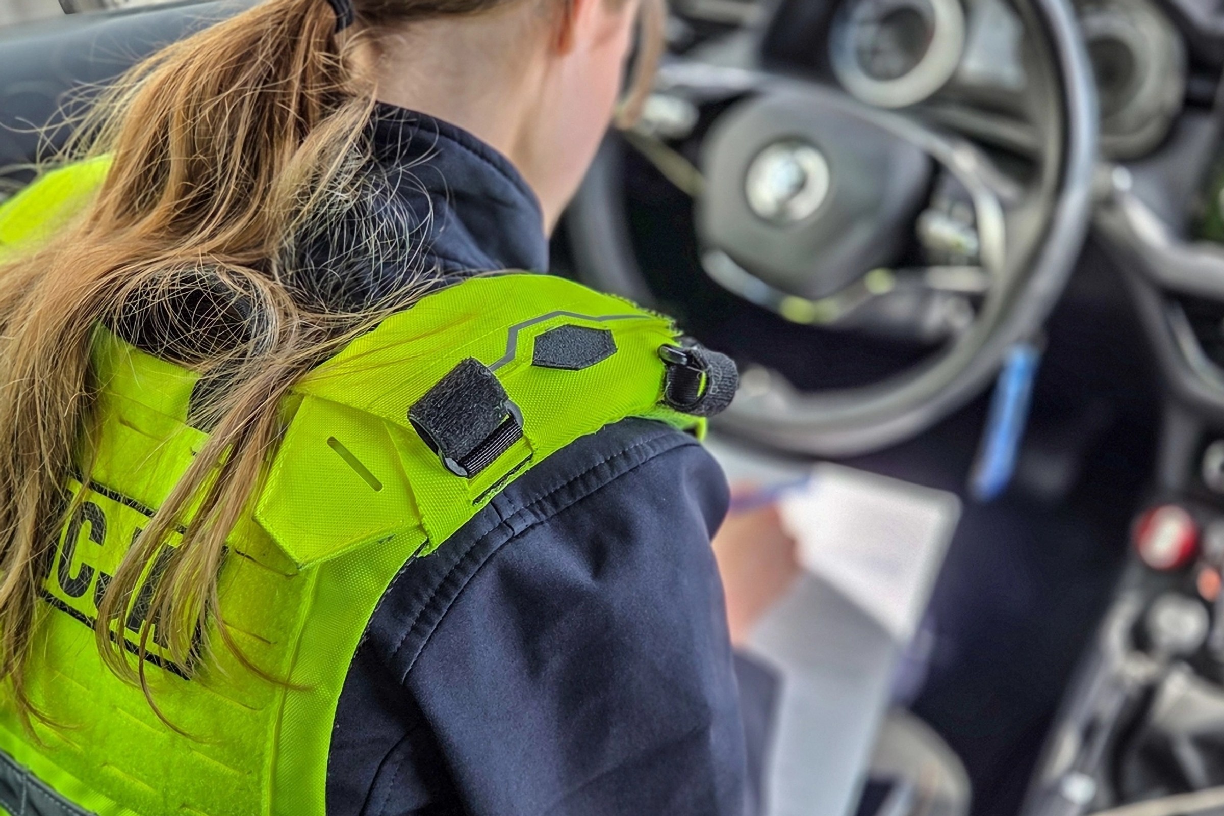 Policjanci chcieli mu dać 100 zł mandatu. Kierowca posłuchał asystenta AI i dostał... 800 zł