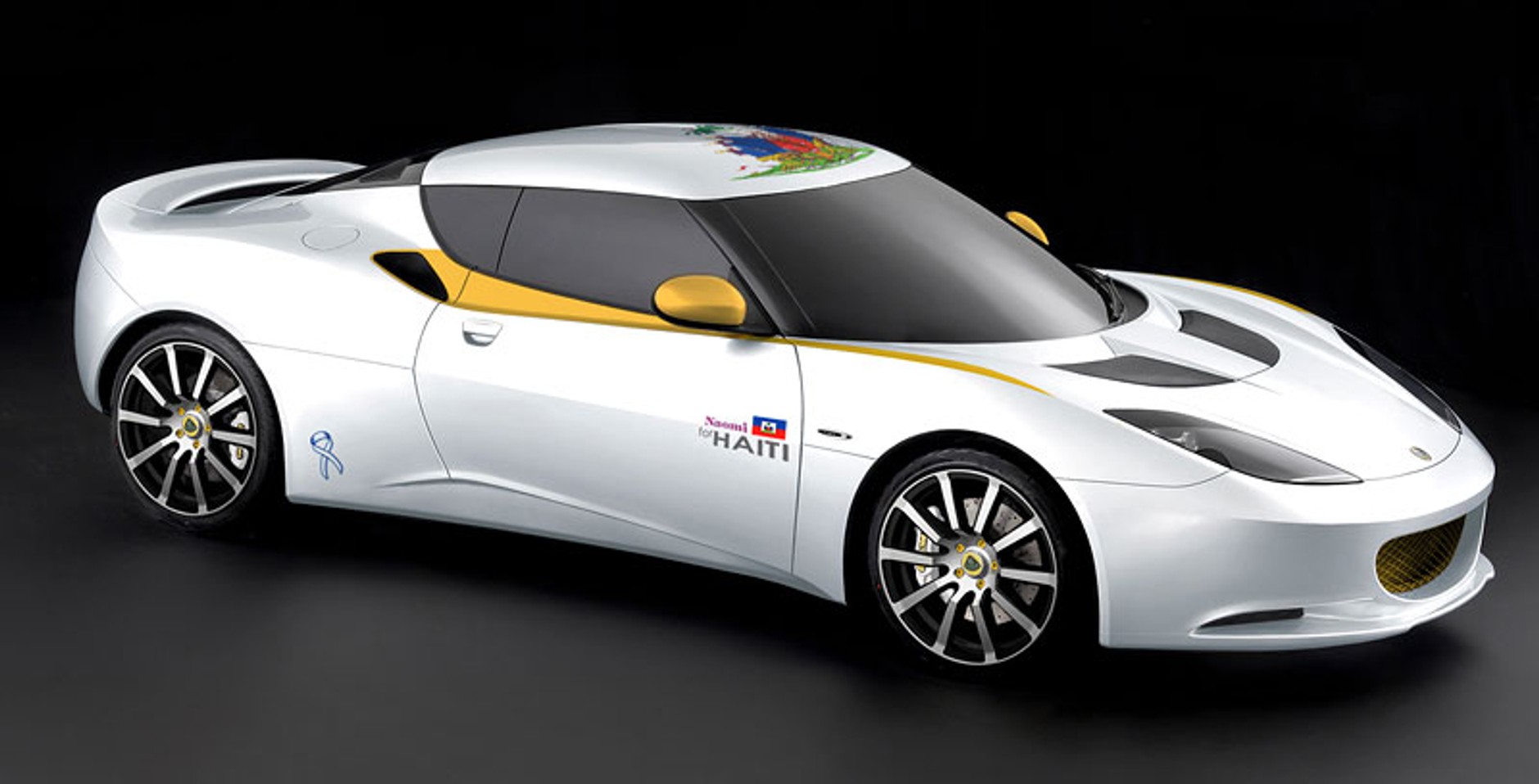 Naomi Campbell i Lotus Evora pomagają Haiti