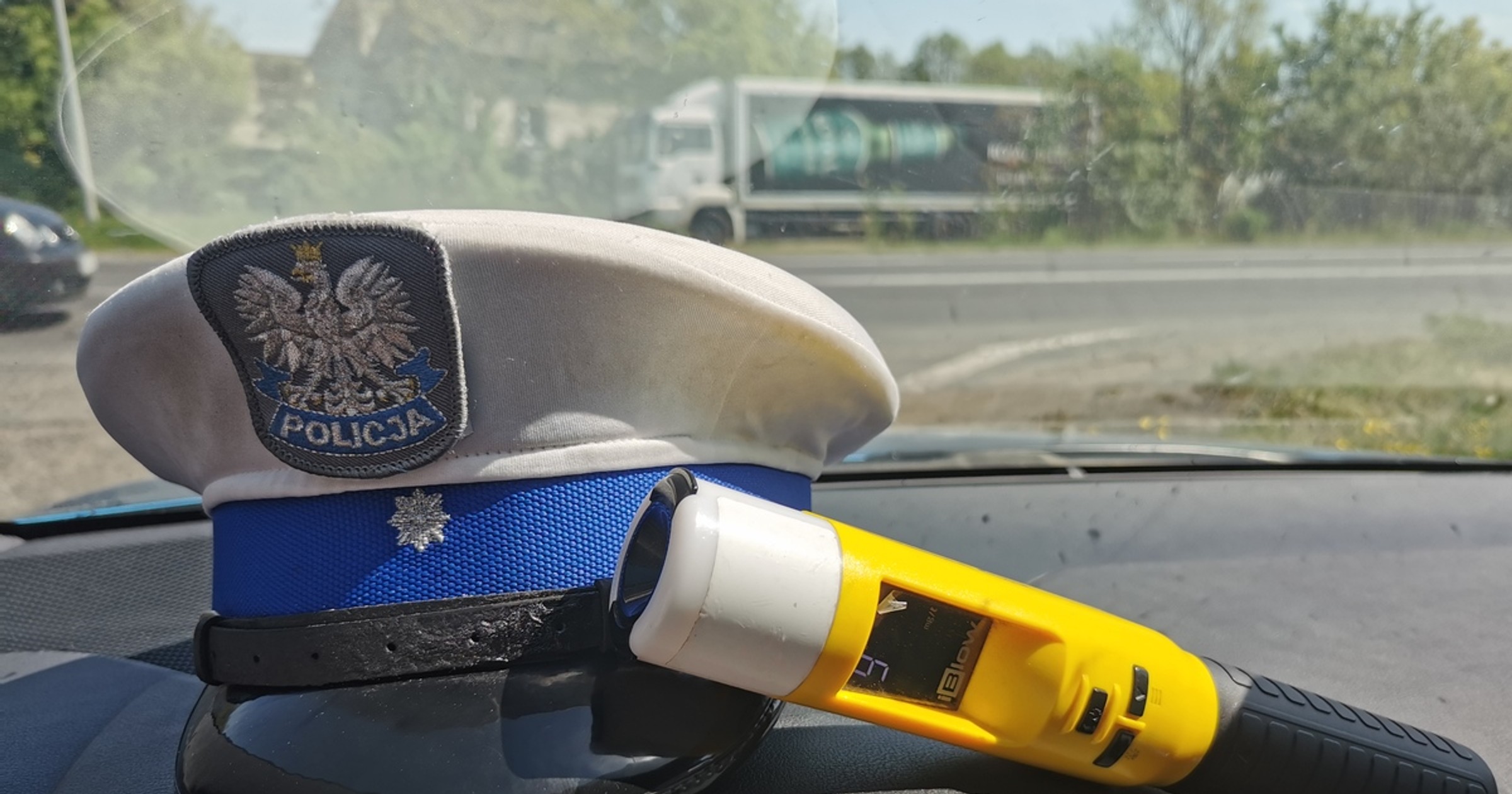 Obraz pochodzący z serwisu https://konin.policja.gov.pl/w10/aktualnosci/253464,WPADL-NA-PRZEKROCZENIU-PREDKOSCI.html