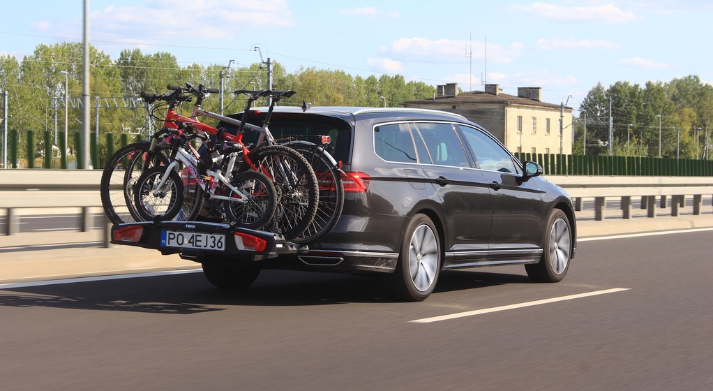 Na haku  w praktyce wygodnie wozi się do 3 rowerów. Montaż czwartego roweru już zazwyczaj jest utrudniony, a sam bagażnik i cztery rowery ważą na tyle dużo, że dodatkowe obciążenie czuć w czasie jazdy