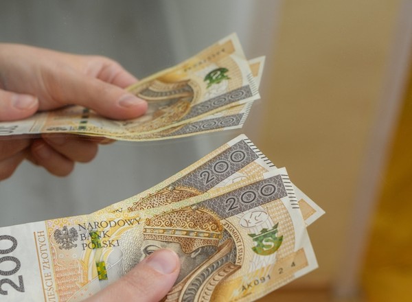 W 2025 roku i ty możesz zmienić samochód na nowy z dofinansowaniem 40 tys. zł. Ale są warunki