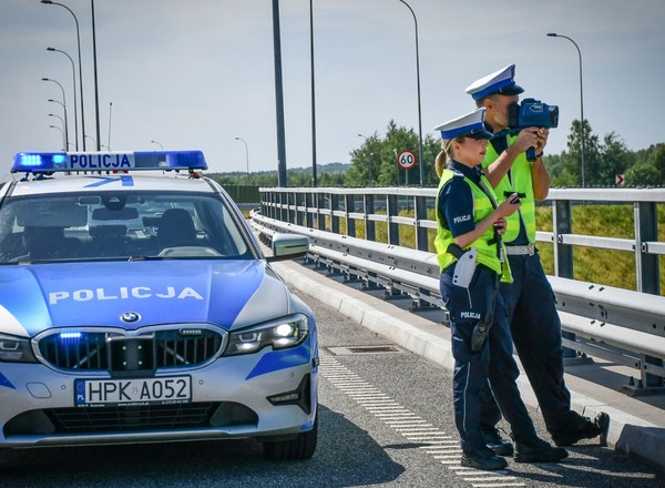 Od rana sypią się supermandaty. Policjanci podwajają kary konkretnym kierowcom [Lista]