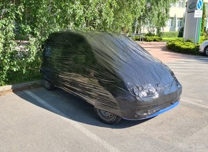 Zafoliowane auto odholowane przez Straż Miejską. Nietypowa akcja w Poznaniu