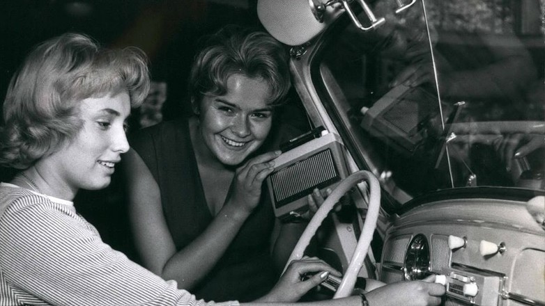 1959. Premiera radia tranzystorowego podczas tragów samochodowych we Frankfurcie.