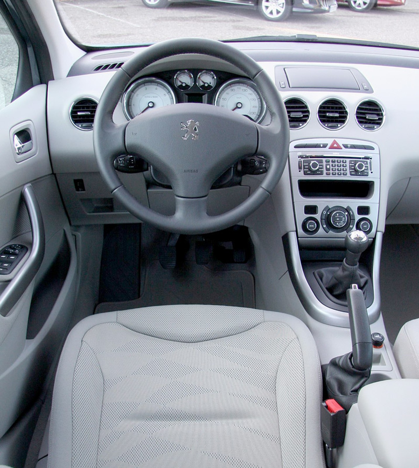 Peugeot 308: od 8 listopada już w polskich salonach