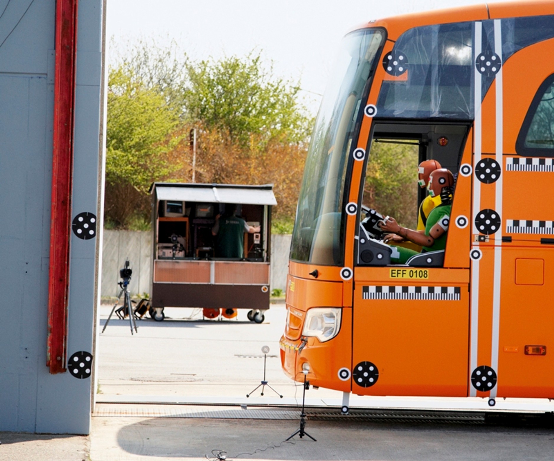 Crashtest autobusu – czy kierowca ma szanse?