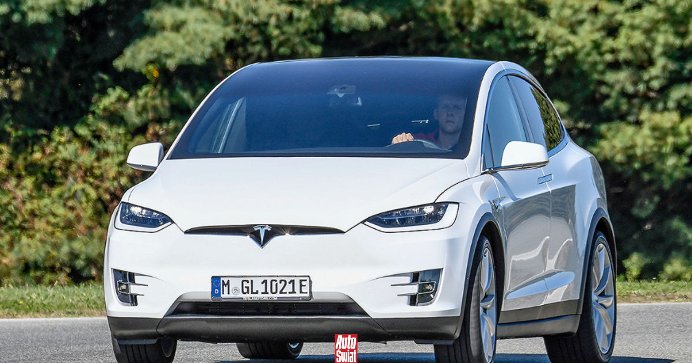 Nikt nie chce używanych elektryków? O te modele Tesli ludzie się biją! "Jeżdżą za darmo"