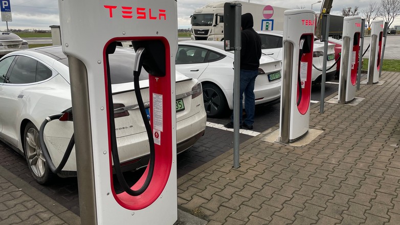 Przedświąteczny "zlot" kierowców Tesli na Superchargerze