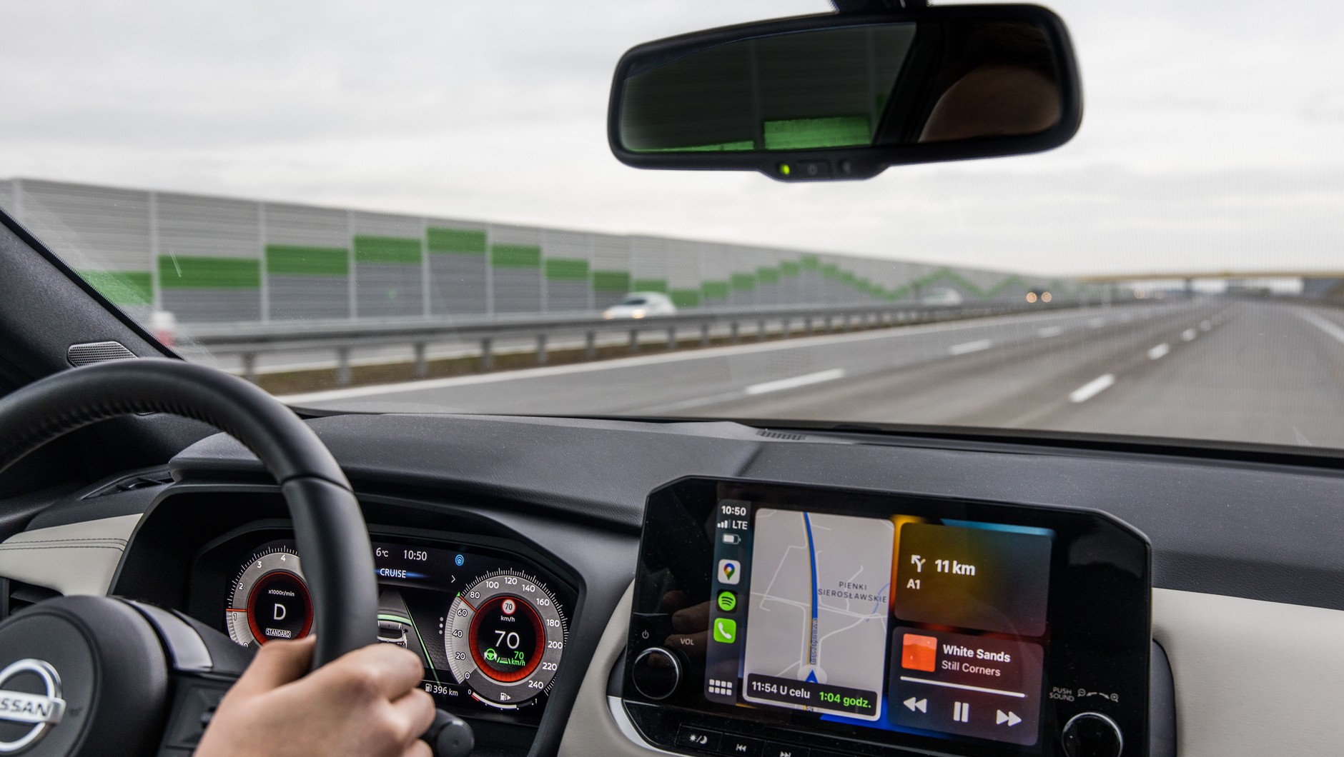 Świetna widoczność i nowa pusta droga z trzema pasami? Trudno, limit to 70 km/h