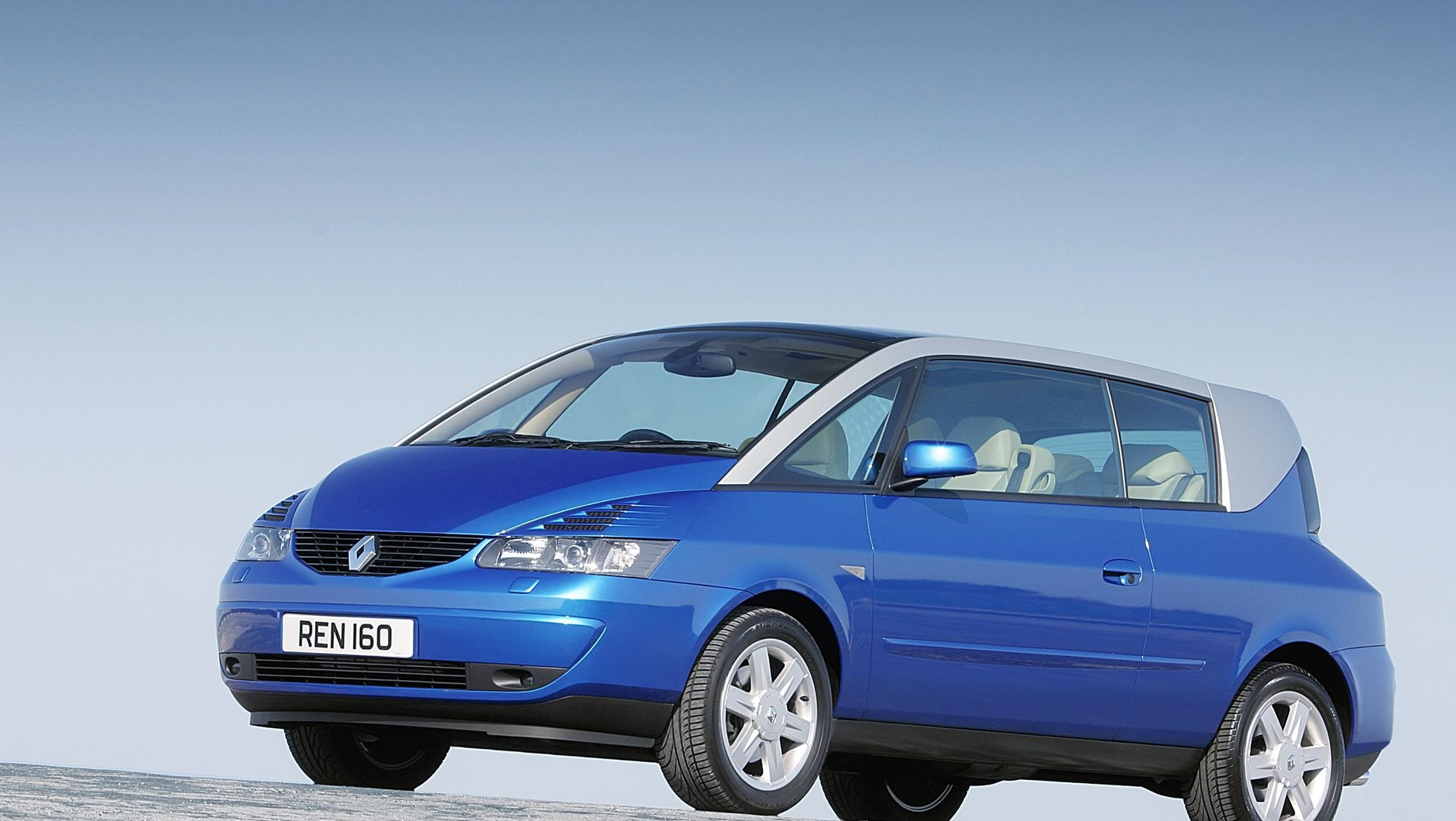 Nie każdy crossover jest SUV-em. Renault Avantime łączy cechy minivana i coupe.
