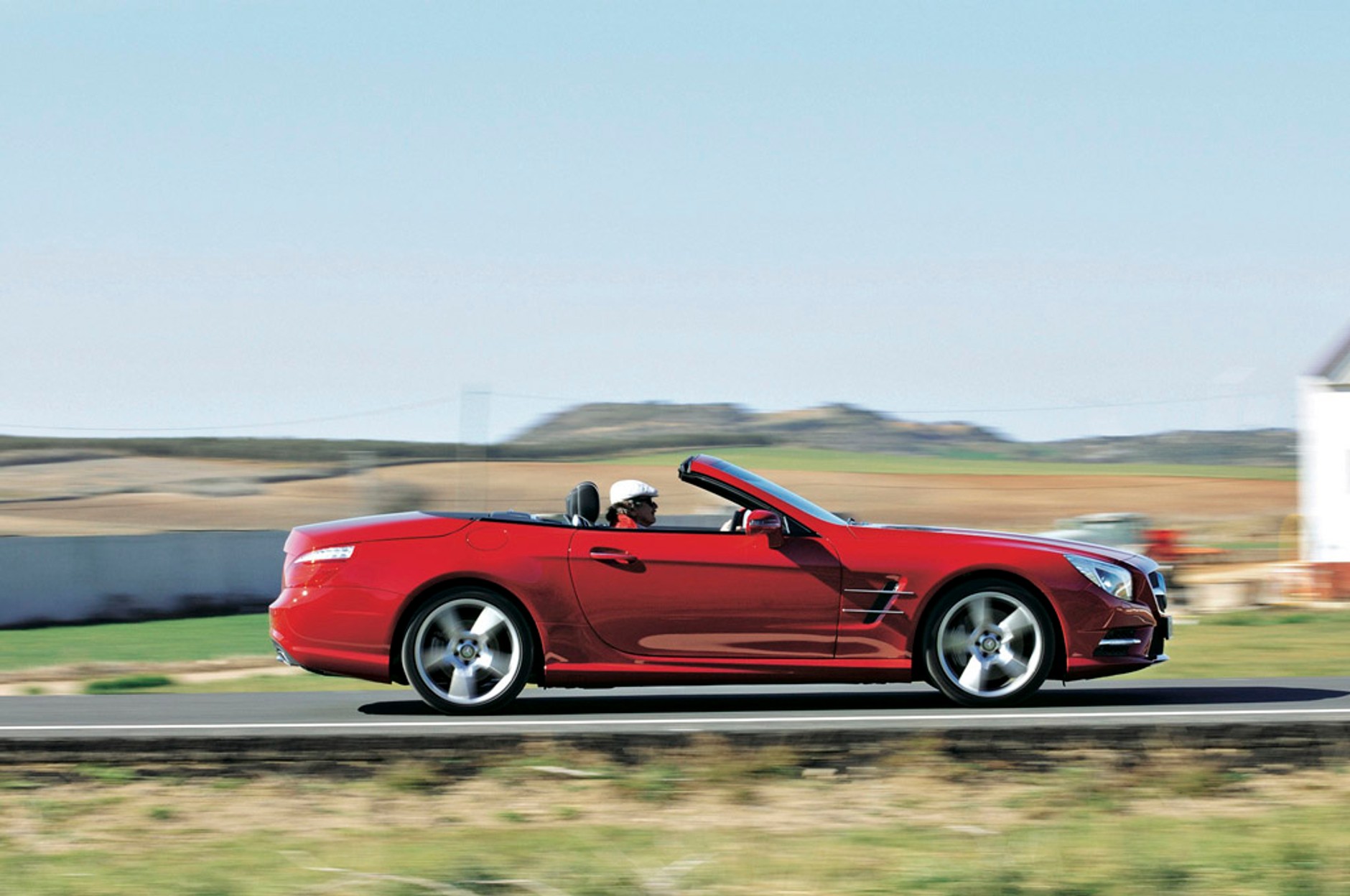 Mercedes SL 500 kontra BMW 650i: kto produkuje najlepsze cabrio na świecie?