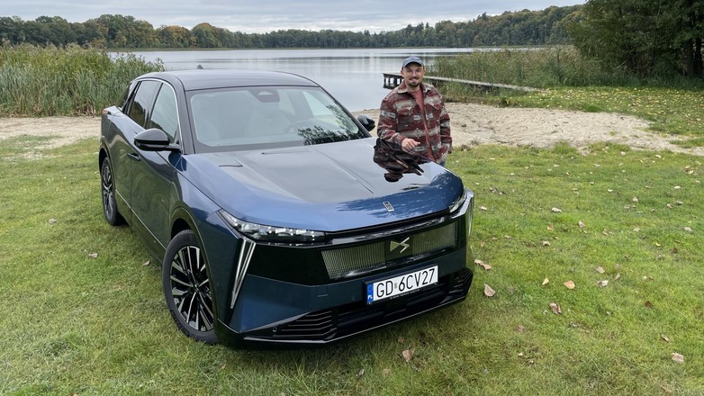 Pierwsza jazda nowym hybrydowym SUV-em DS N°7