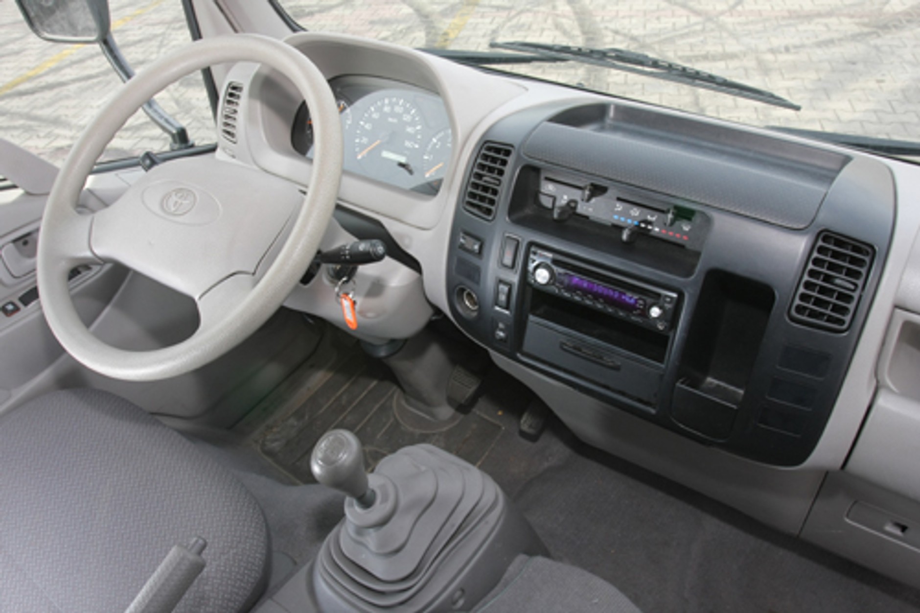 Toyota Dyna d-4d - Mała, ale jednak ciężarówka!