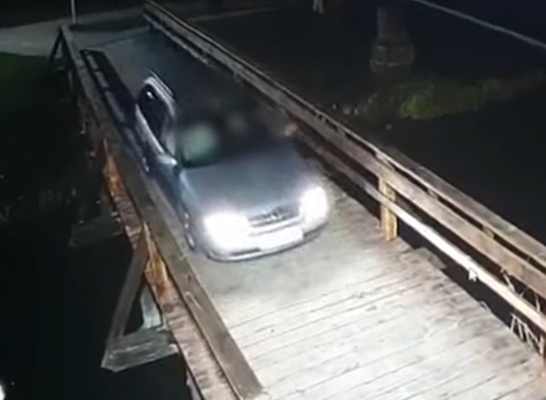 Wjechał samochodem na kładkę dla pieszych. Tłumaczył, że miał trudny dzień