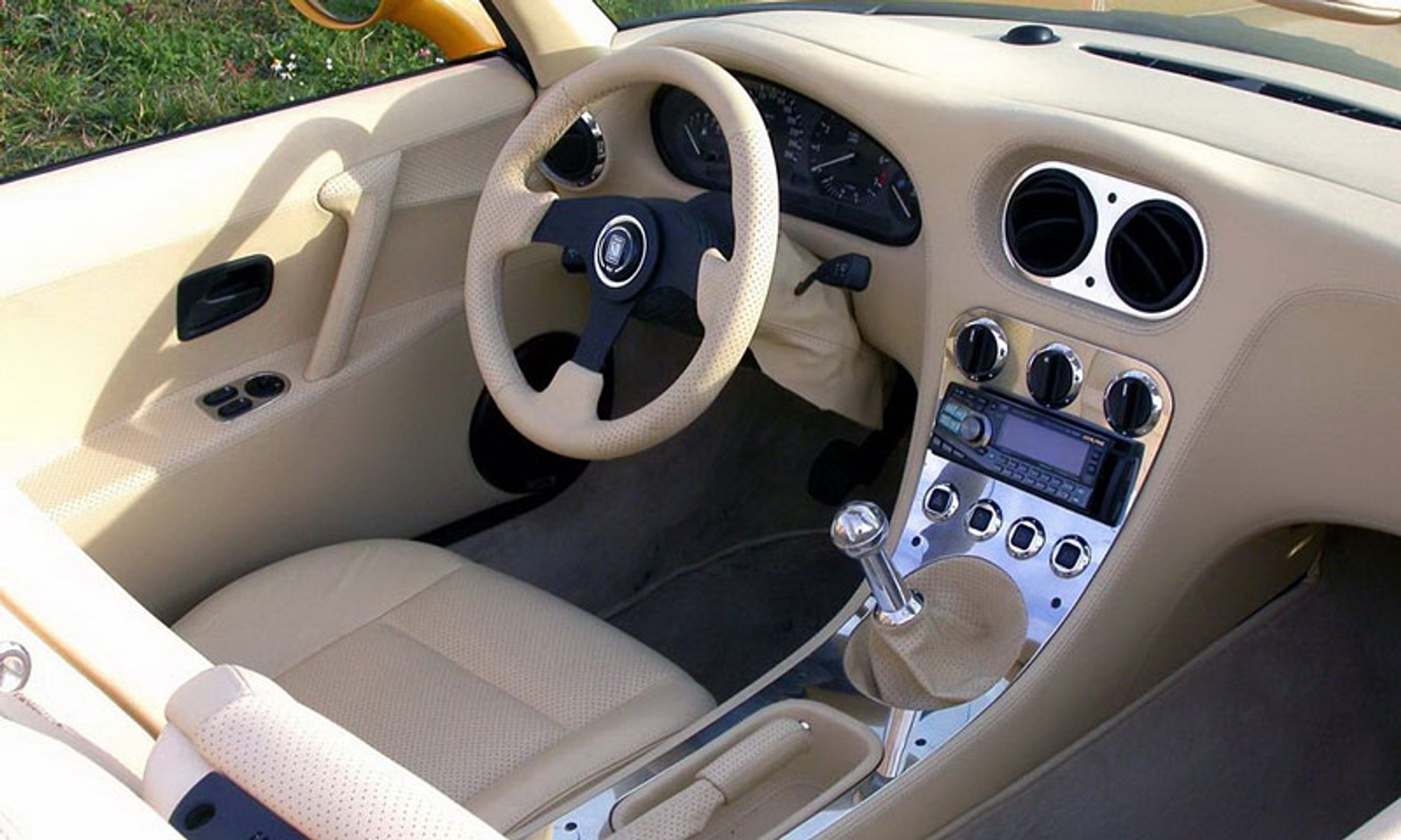 Cardi Body II: dwumiejscowy roadster z organami BMW