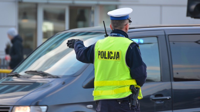 Policjant może wsiąść za kierownicę twojego samochodu w określonych sytuacjach