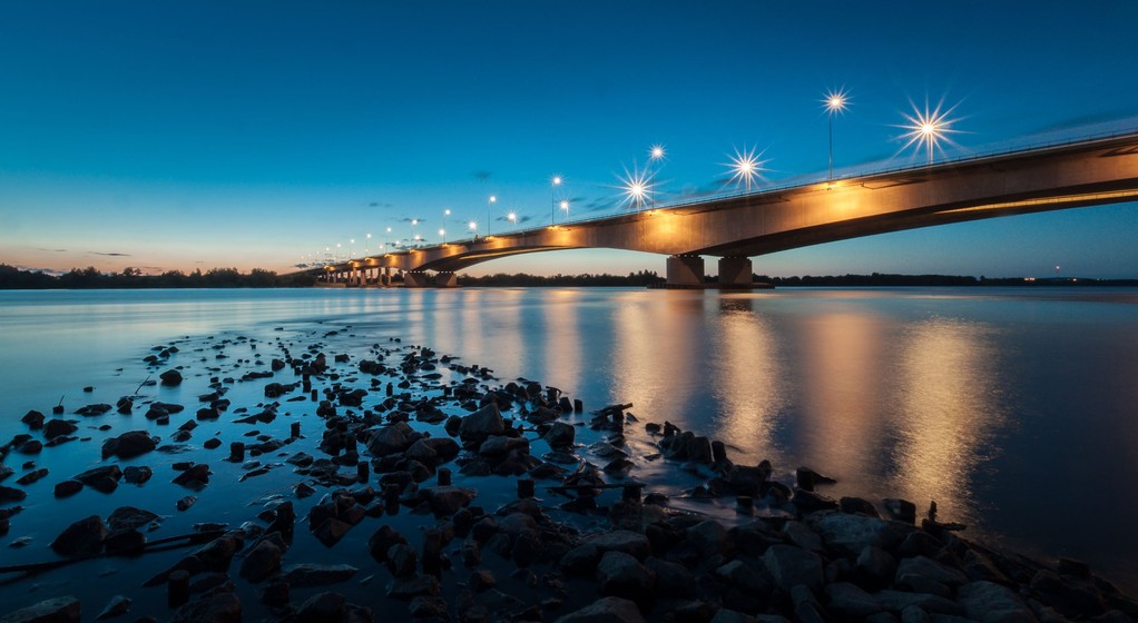 Najdłuższy most drogowy w Polsce: na drodze A1 nad Wisłą nieopodal wsi Rozgarty (województwo kujawsko-pomorskie)