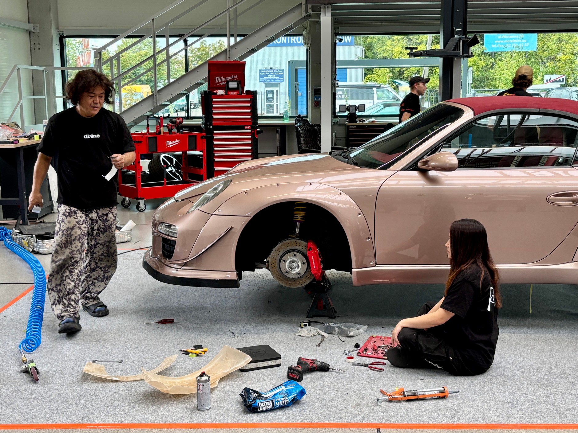 Otwarcie nowej siedziby 911 Garage i budowa kolejnego RWB