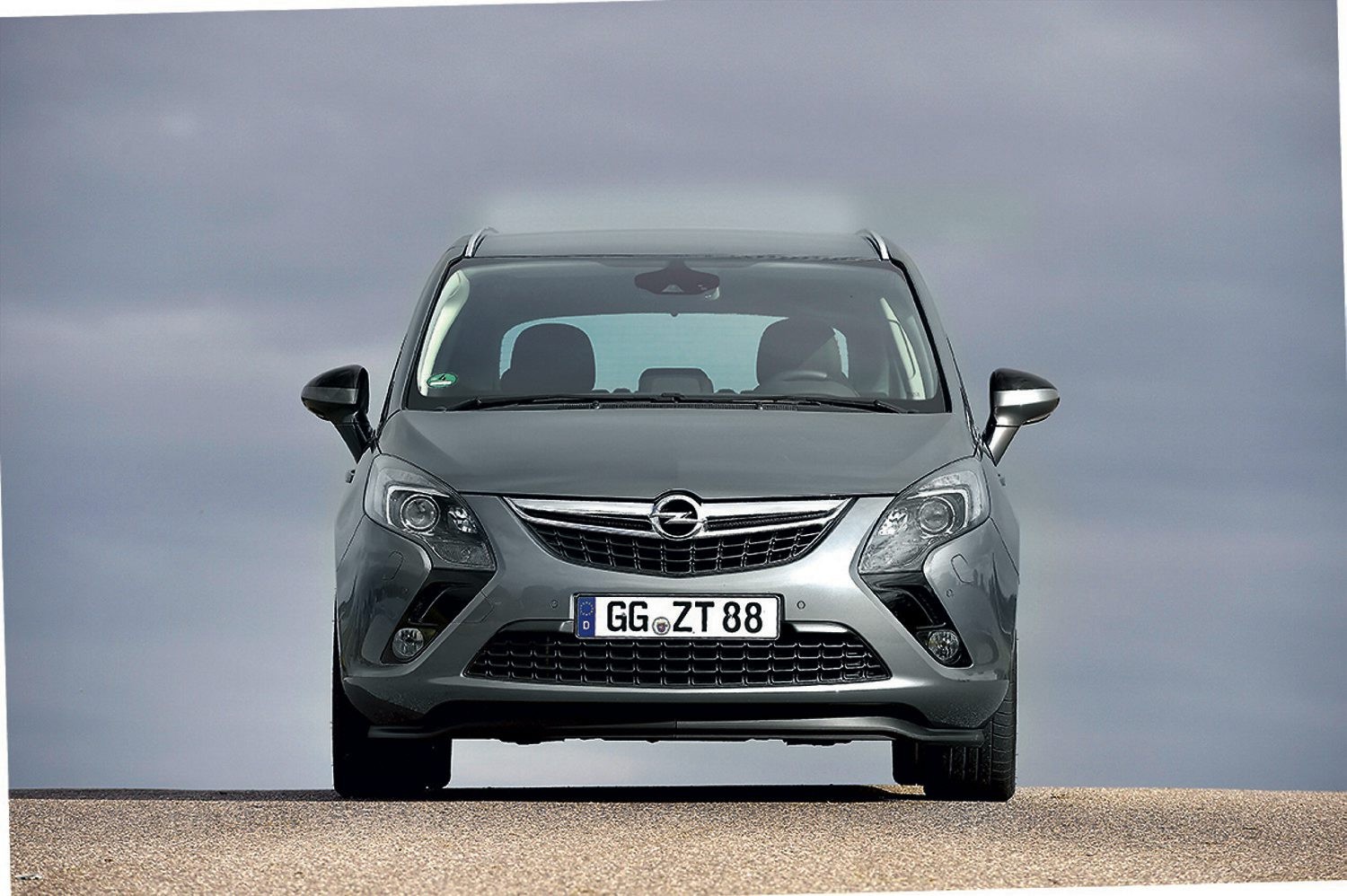 Król vanów pilnie poszukiwany: nowy VW Touran kontra BMW 216d Gran Tourer, Ford Grand C-Max, Opel Zafira Tourer