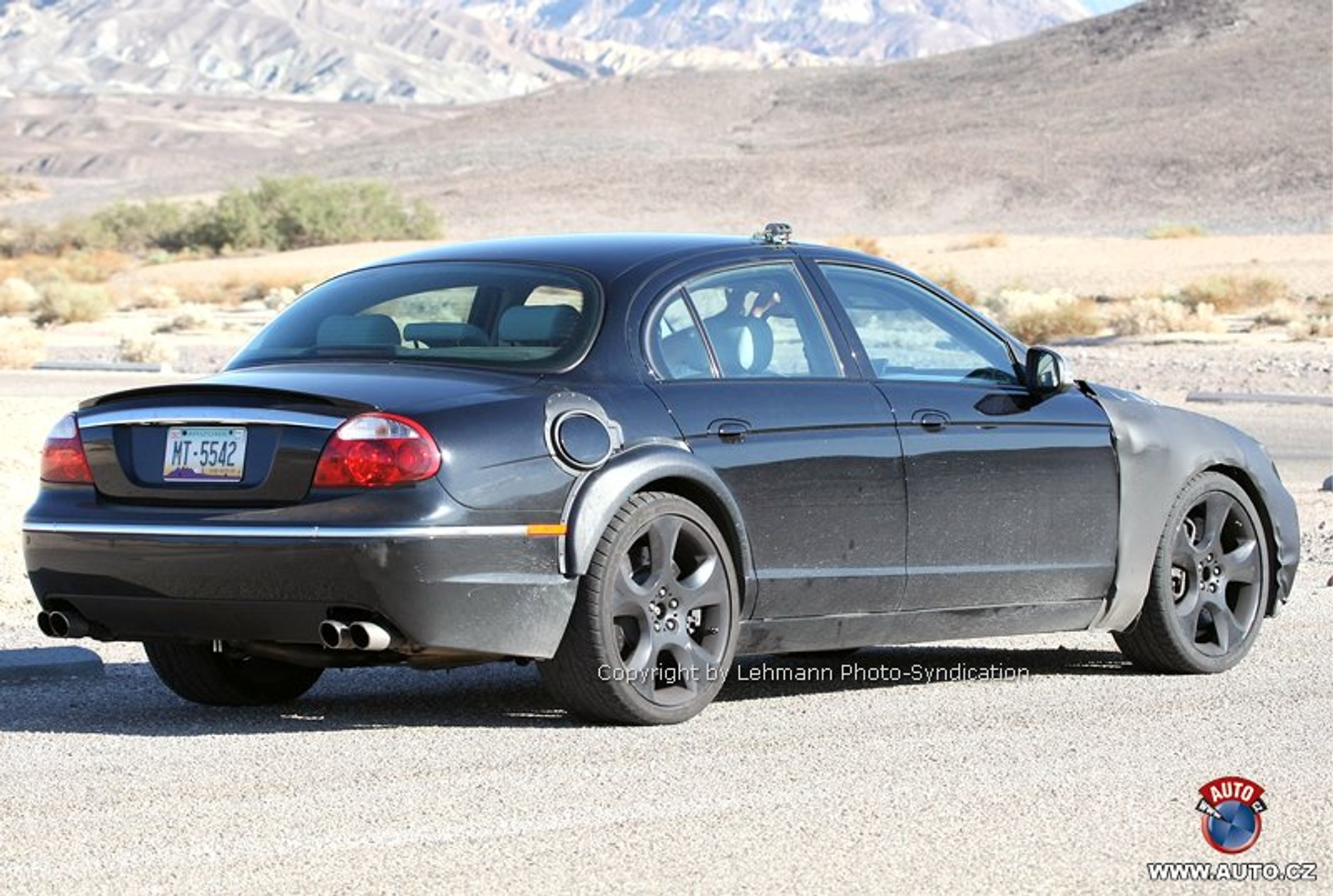 Zdjęcia szpiegowskie: Sportowy sedan Jaguar XF-R, kabriolet i kombi