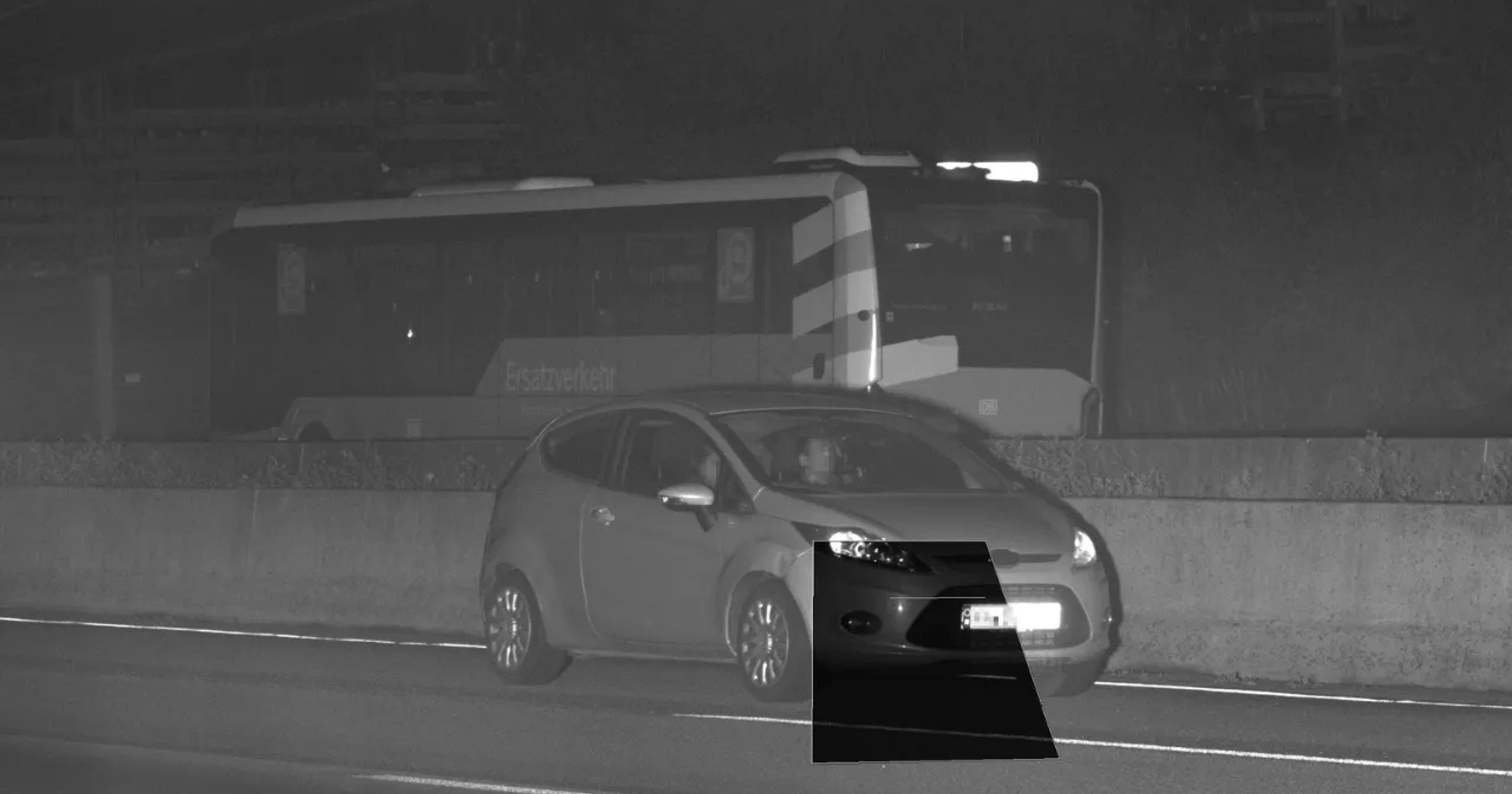 Kierowca Forda dostał 960 euro mandatu za przekroczenie prędkości o 7 km na godz. Wszystko przez pomyłkę urządzenia