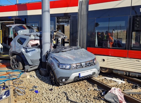 Groźny wypadek w Gdańsku. SUV wygiął się jak precel