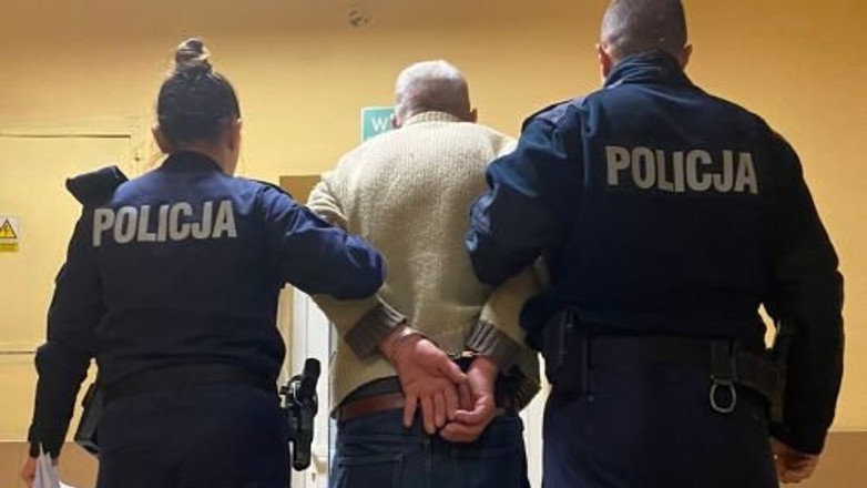 Pijany 60-latek podczas ucieczki uderzył w auto, w którym znajdowało się 13-miesięczne dziecko