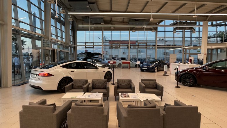 Salon Tesli w Warszawie